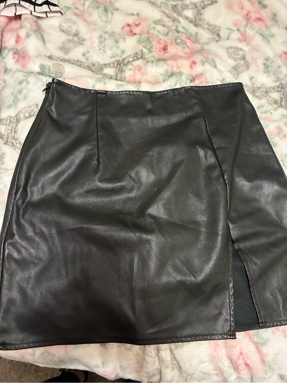 SHEIN Black Faux Leather Mini Skirt with Side Slit